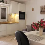 Апартаменты Lanterna Puntamika Apt. Near Задар