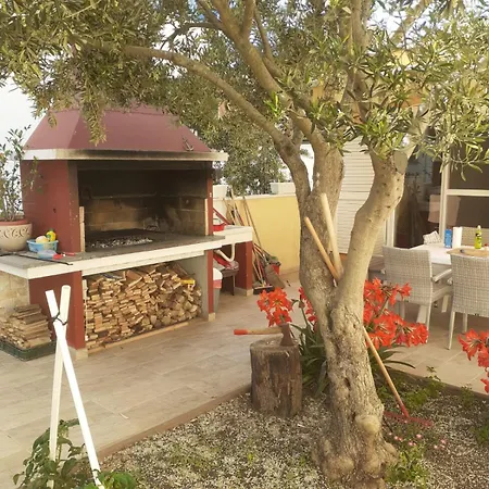 Lanterna Puntamika Apt. Near *