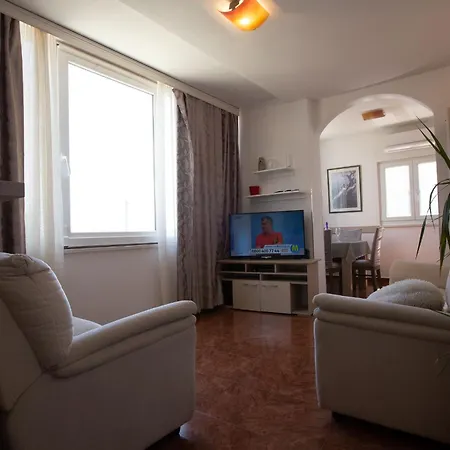 Lanterna Puntamika Apt. Near