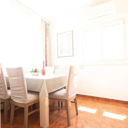 Lanterna Puntamika Apt. Near Appartamento