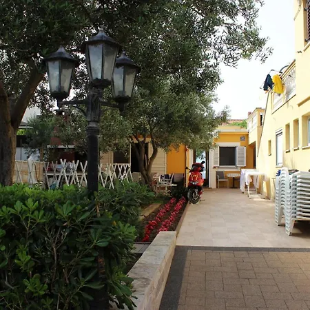 Lanterna Puntamika Apt. Near Appartamento Zara