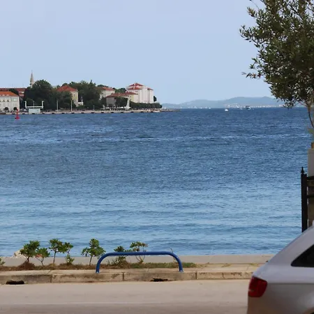 Lanterna Puntamika Apt. Near *