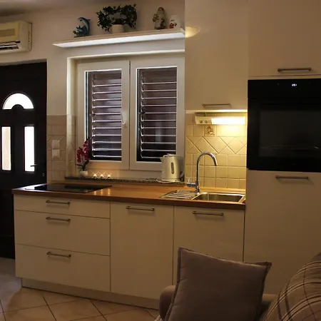 Lanterna Puntamika Apt. Near アパート *