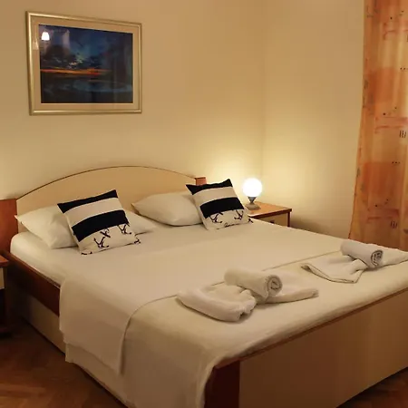 Lanterna Puntamika Apt. Near Appartamento Zara