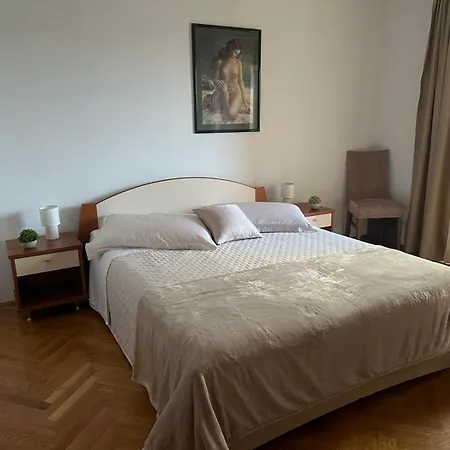 Lanterna Puntamika Apt. Near Apartment *