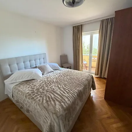 Apartment Lanterna Puntamika Apt. Near *