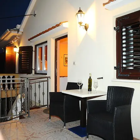 Lanterna Puntamika Apt. Near