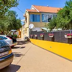 Lanterna Puntamika Apt. Near Zara