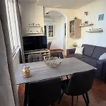 Lanterna Puntamika Apt. Near *