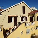 Lanterna Puntamika Apt. Near