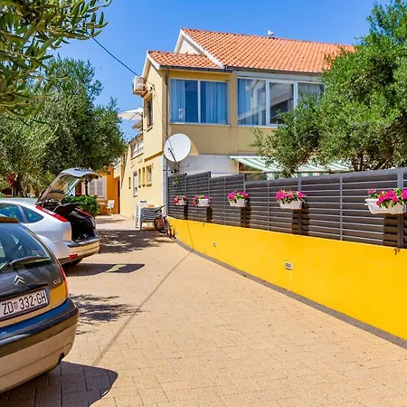 Lanterna Puntamika Apt. Near Zadar