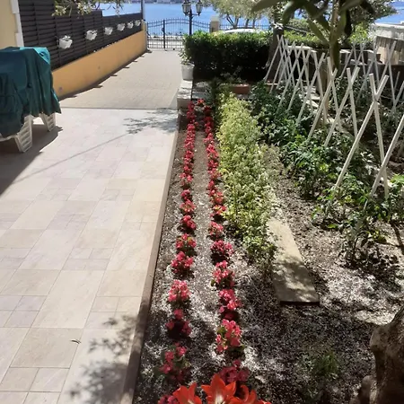 Lanterna Puntamika Apt. Near Апартаменти
