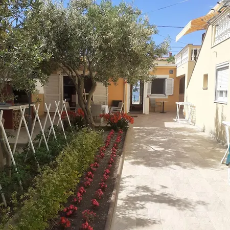 Lanterna Puntamika Apt. Near Apartment