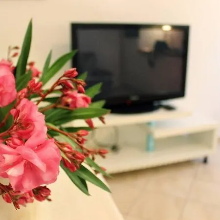 Lanterna Puntamika Apt. Near *