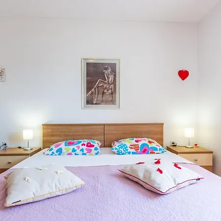 Lanterna Puntamika Apt. Near Zadar