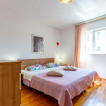 Lanterna Puntamika Apt. Near Zadar