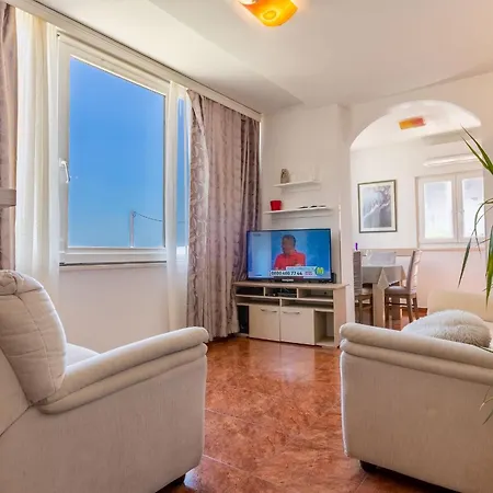 Lanterna Puntamika Apt. Near