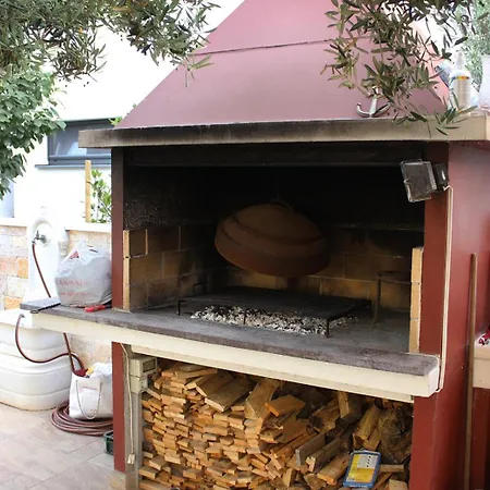 Lanterna Puntamika Apt. Near Zára