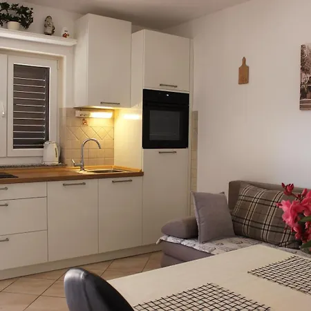 Lanterna Puntamika Apt. Near