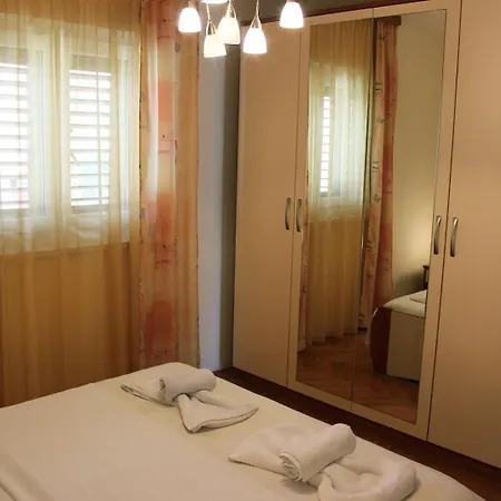 Lanterna Puntamika Apt. Near Apartman