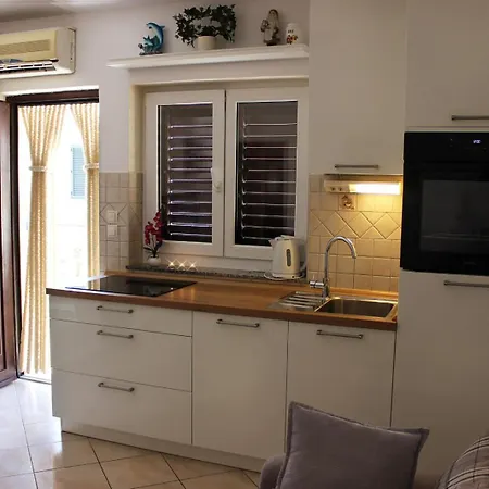 Apartman Lanterna Puntamika Apt. Near *