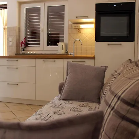 Apartman Lanterna Puntamika Apt. Near Zára