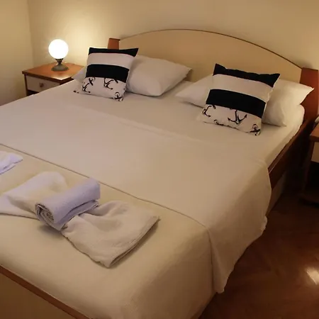 Lanterna Puntamika Apt. Near Zadar