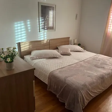 Lejlighed Lanterna Puntamika Apt. Near *