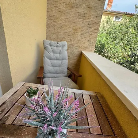 Lanterna Puntamika Apt. Near