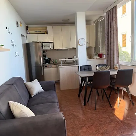 דירה Lanterna Puntamika Apt. Near *