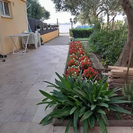 Lanterna Puntamika Apt. Near דירה זאדאר